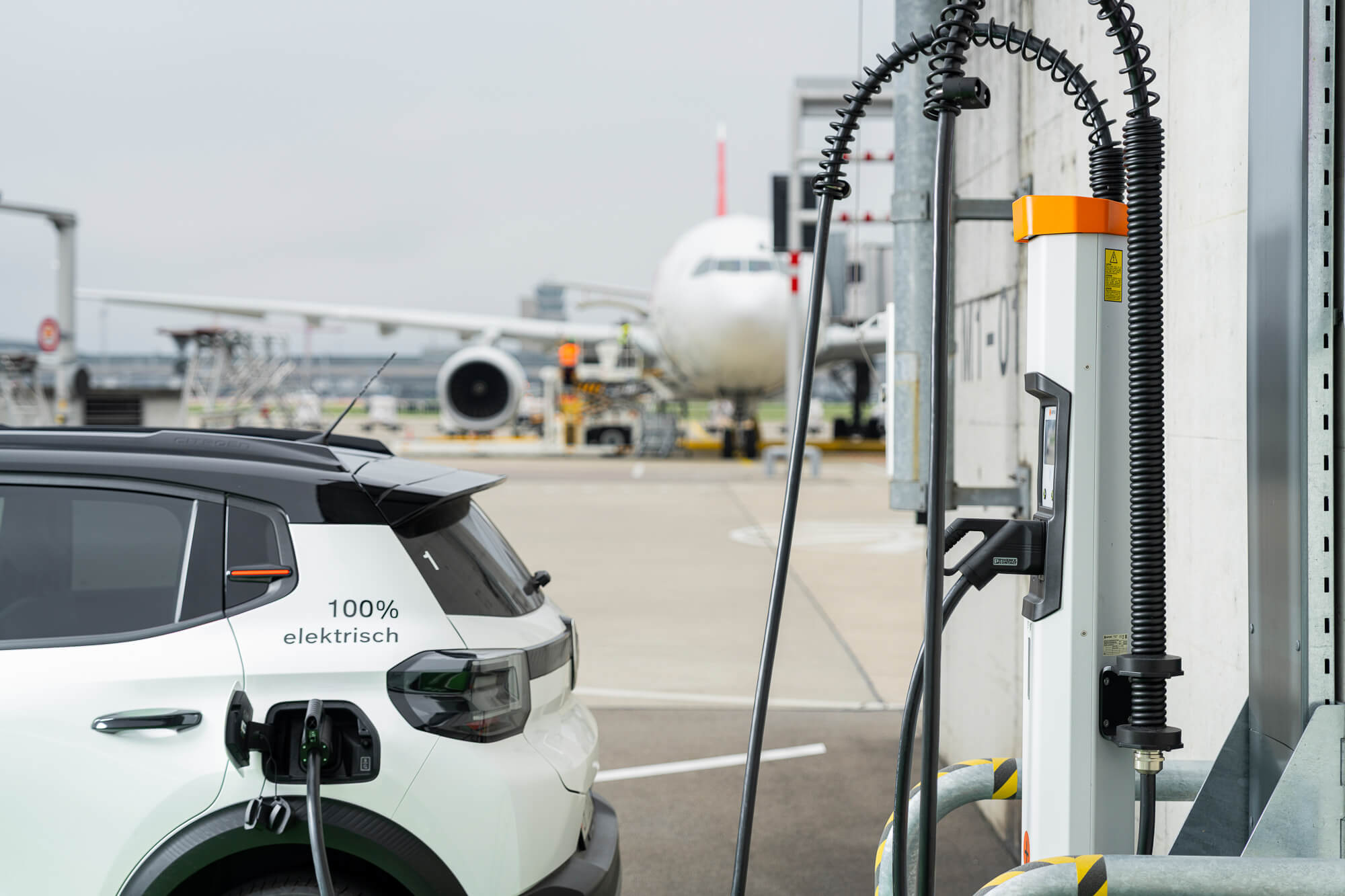 Stazione di ricarica Kempower per autobus elettrico all’Aeroporto di Zurigo (progetto e-mobility Repower).
