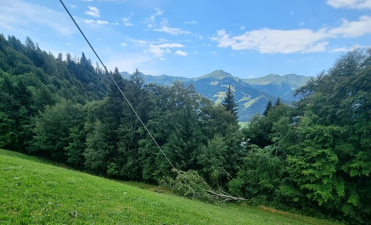 Un temporale ha colpito una linea elettrica aerea