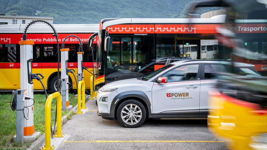 Public transport charging site: buses and a Repower vehicle at multiple charging stations in Bellinzona.